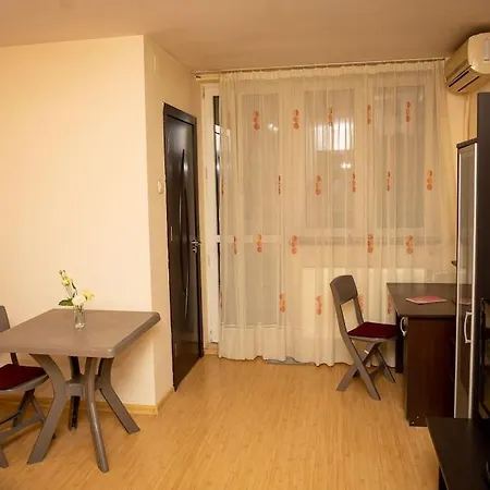 Garsoniera Linistita Zona Vitan Apartment *